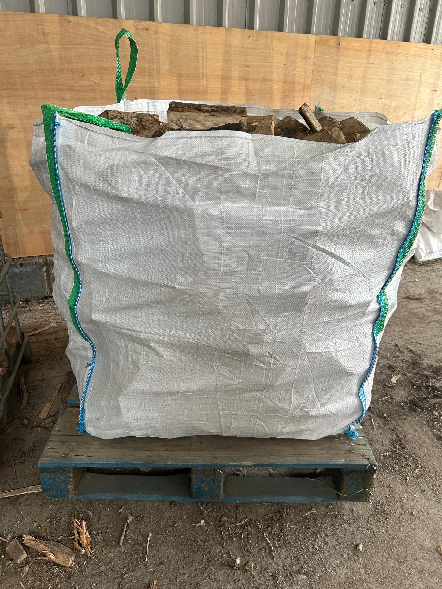 Kiln Dried Hardwood Logs – 1m³ Bulk Bag